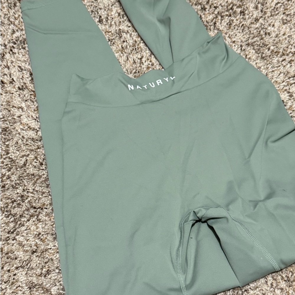 Naturyl by Niykee scrunch butt sage green leggings size S women’s